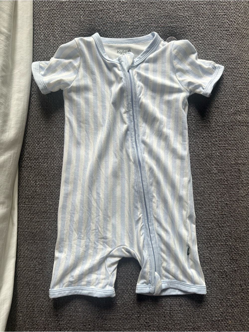 Kyte Baby Zippered Shortall Romper in Small Mist Strip - 18-24